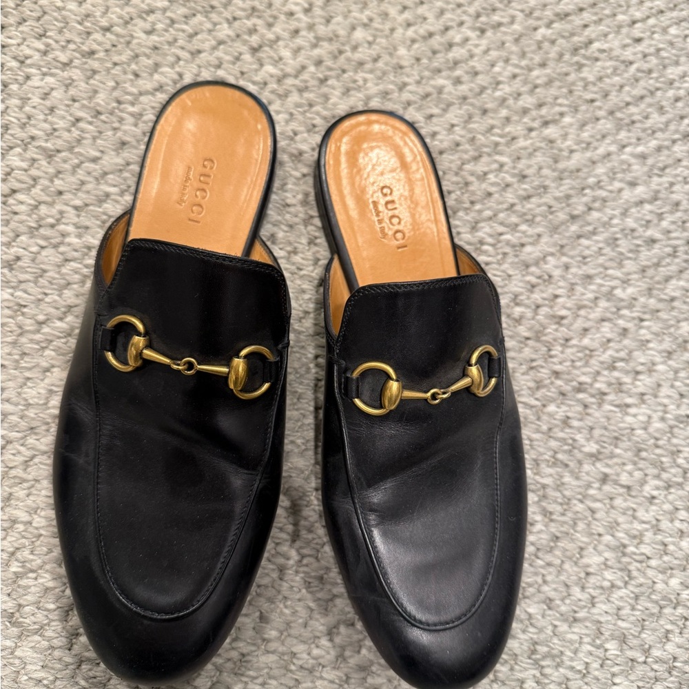 Gucci Black Leather Loafers with Gold Detail - Picture 1 of 2